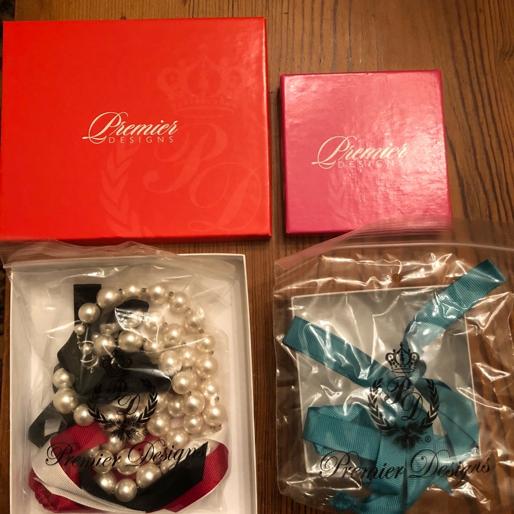 Premier Designs De La Creme Necklace